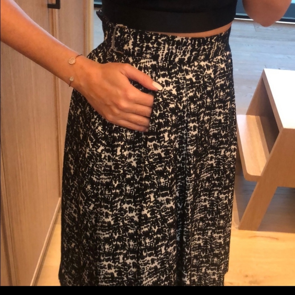 Black and white midi skirt with pockets
